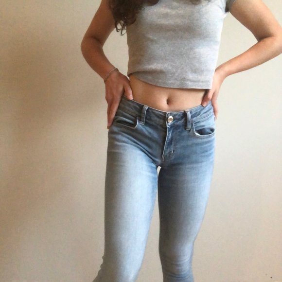 American Eagle Light Wash Skinny Jeans - Picture 2 of 4